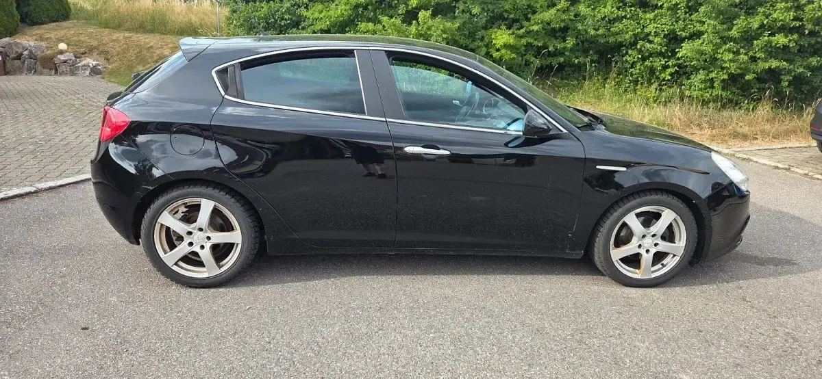 Gebraucht Alfa Romeo Giulietta 120 PS (88 kW) 2011 Schwarz Kleinwagen