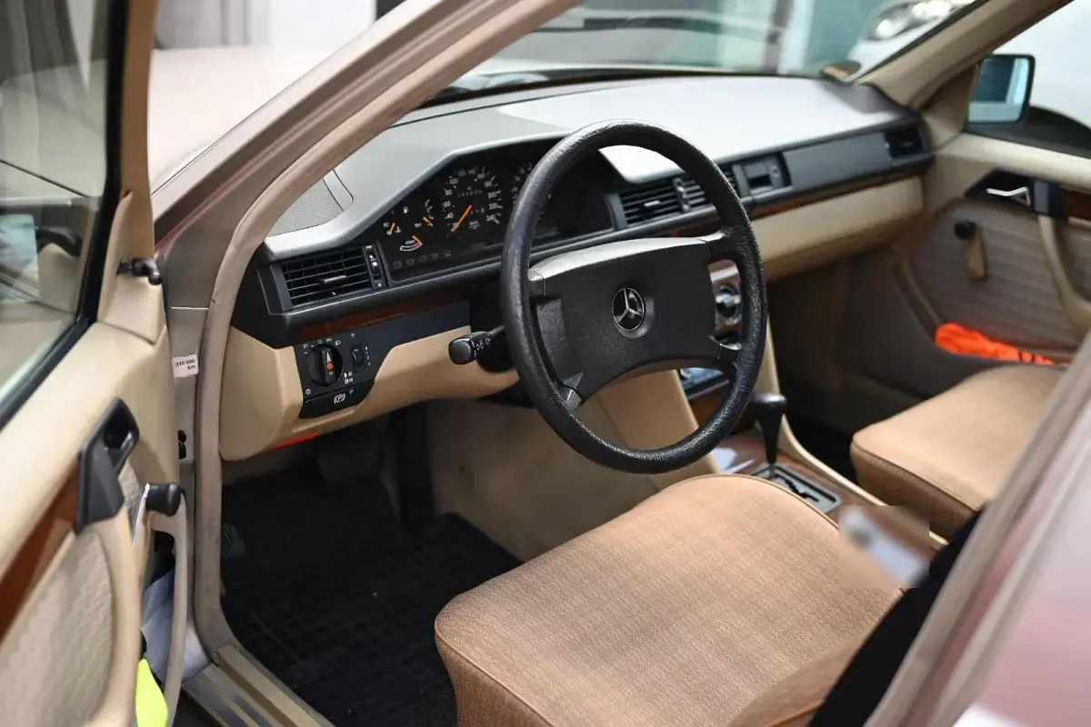 Gebraucht Mercedes E260 160 PS (117 kW) 1990 Beige Limousine
