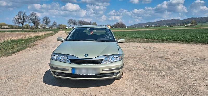 Grün Gebraucht 2002 Renault Laguna II Kombi | 650 € (Guter Preis) - Bild 1/4