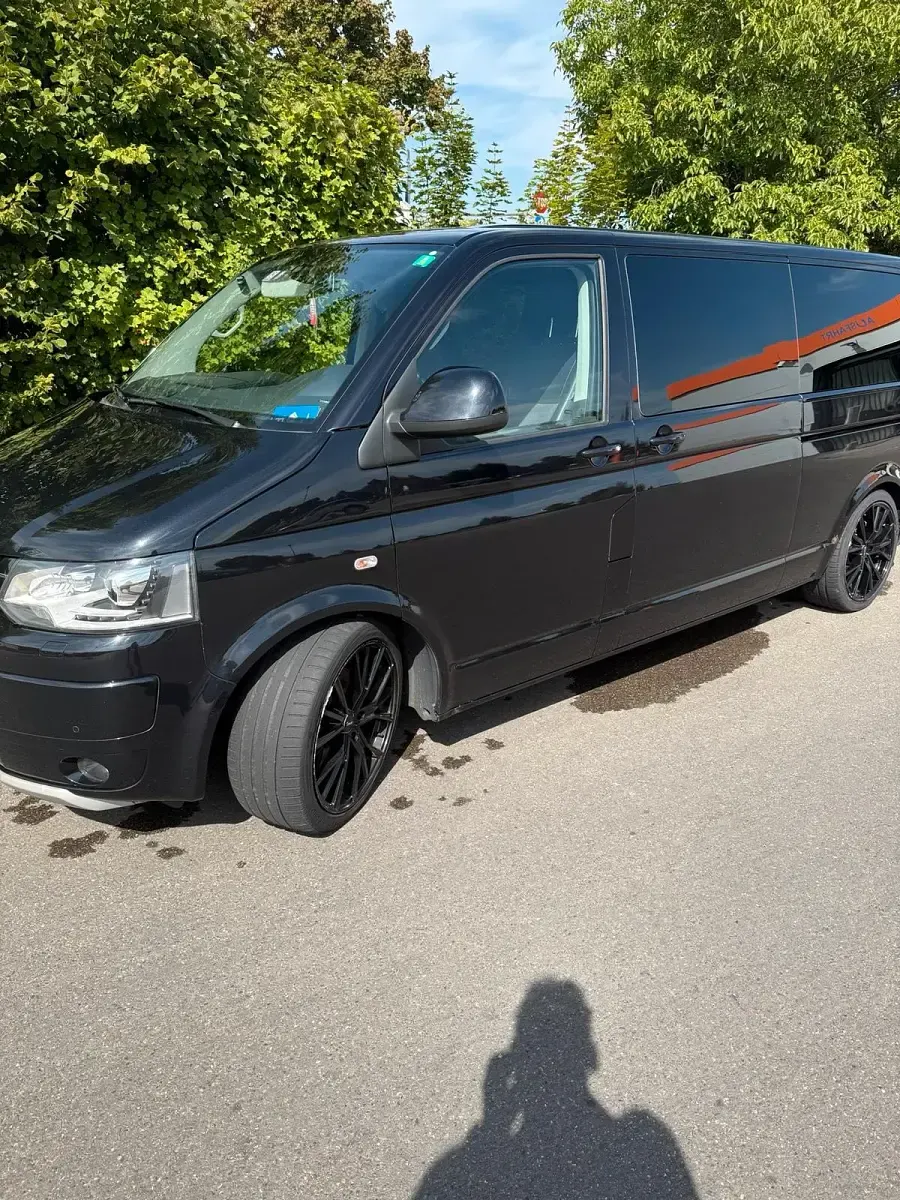 Gebraucht VW Multivan 179 PS (131 kW) 2013 Schwarz Van / Kleinbus