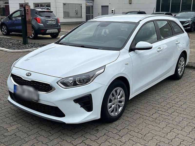Weiß Gebraucht 2020 Kia Ceed Sportswagon Kombi | 10.900 € (Superpreis) - Bild 1/4