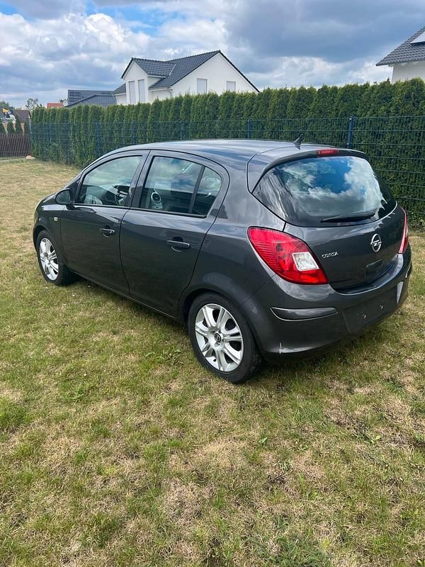 Grau Gebraucht 2011 Opel Corsa Kleinwagen | 4.000 € - Bild 1/4