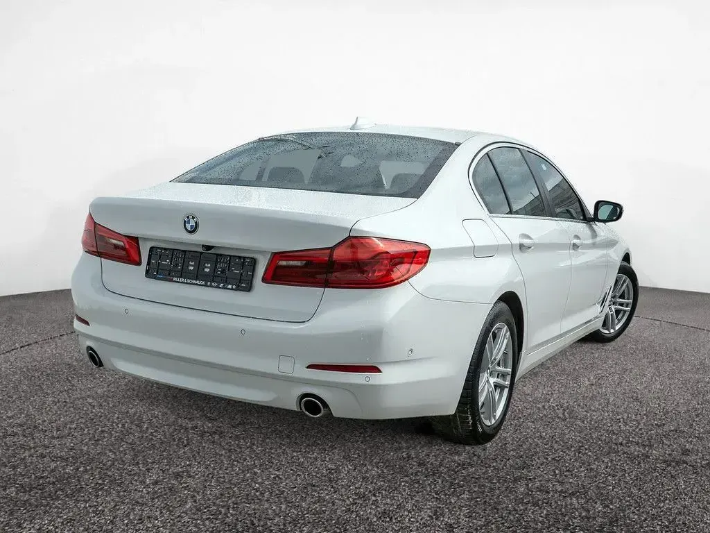 Gebraucht BMW 520 190 PS (139 kW) 2019 Weiß Limousine