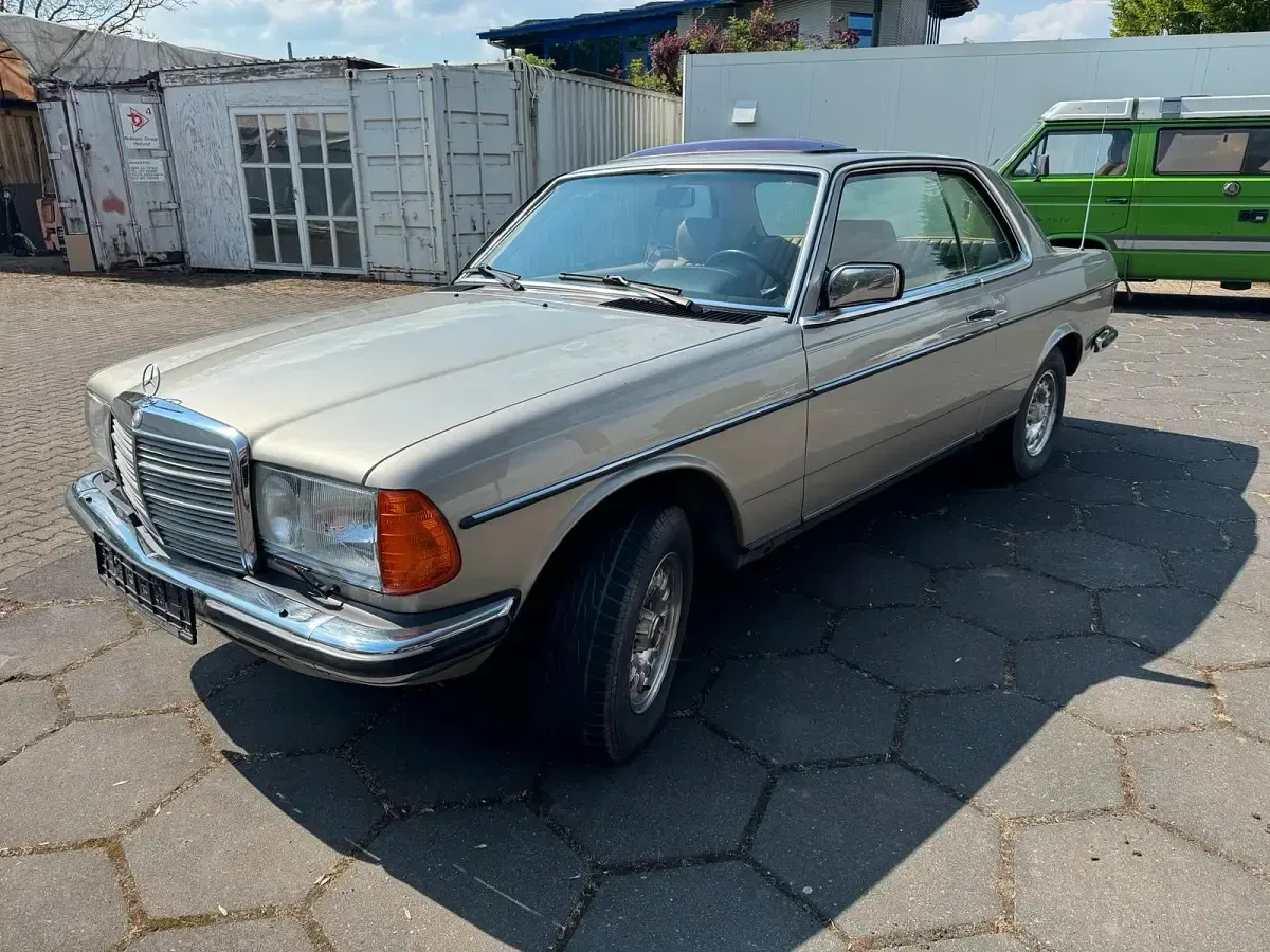 Gebraucht Mercedes 300 125 PS (91 kW) 1985 Silber Coupé