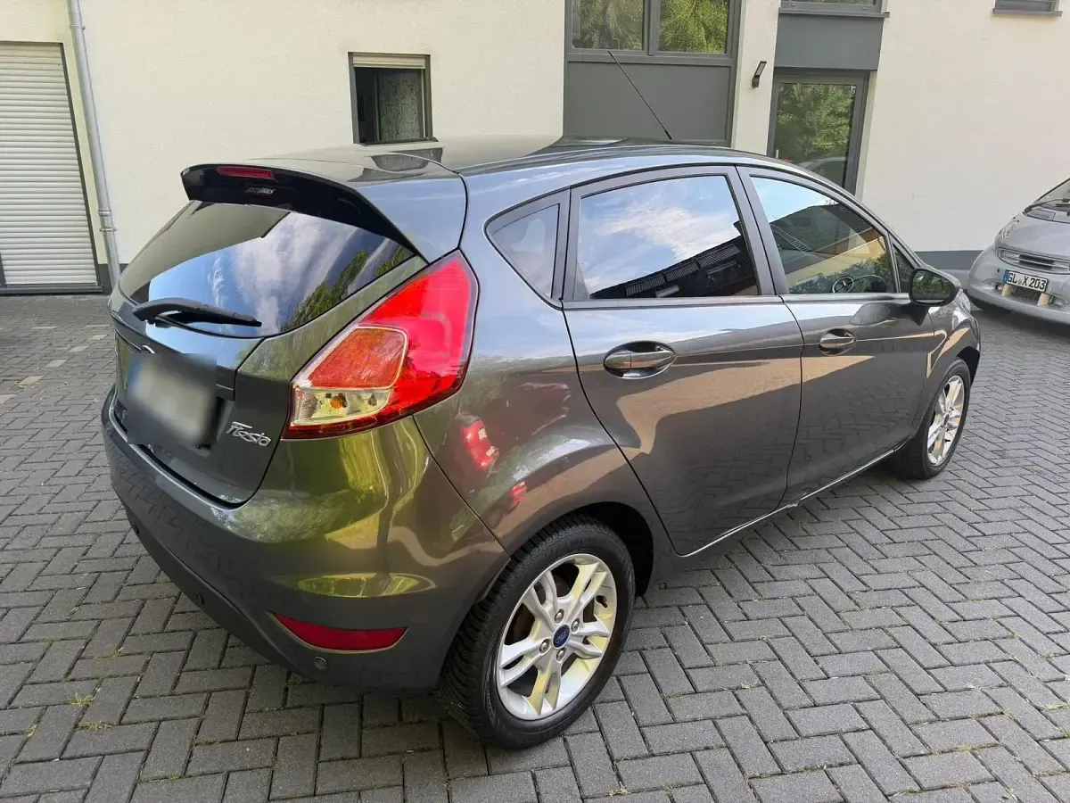 Gebraucht Ford Fiesta 125 PS (91 kW) 2017 Grau Kleinwagen