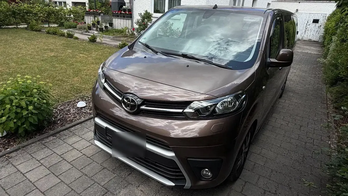 Gebraucht Toyota Proace 177 PS (130 kW) 2019 Braun Van / Kleinbus