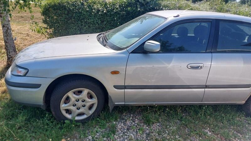 Grau Gebraucht 1997 Mazda 626 Limousine | 1.950 € - Bild 1/4