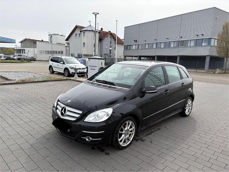 Gebraucht Mercedes B200 136 PS (100 kW) 2011 Schwarz Van / Kleinbus