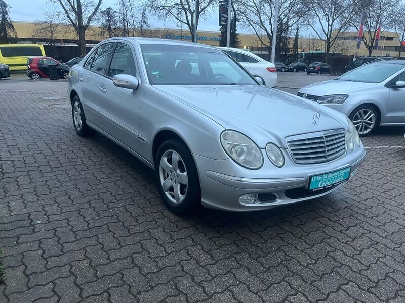 Silber Gebraucht 2003 Mercedes E200 Limousine | 3.490 € (Guter Preis) - Bild 1/4