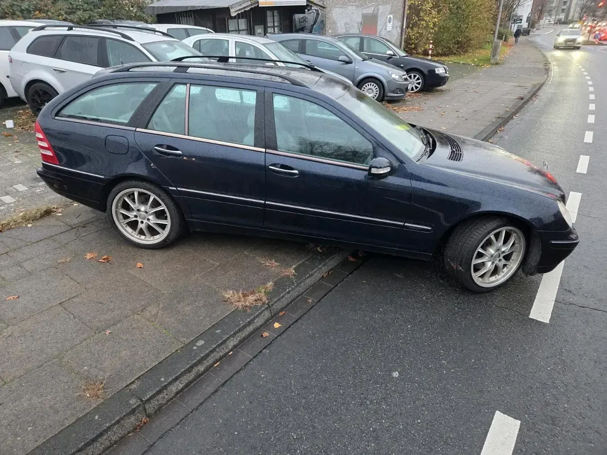 Gebraucht Mercedes C320 Avantgarde 218 PS (160 kW) 2001 Violet Kombi