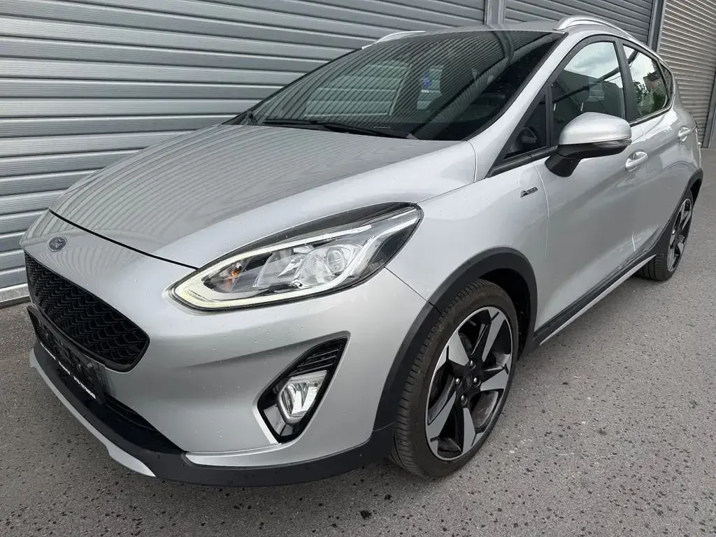 Gebraucht Ford Fiesta Active 101 PS (74 kW) 2018 Silber Kleinwagen