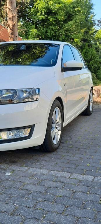 Gebraucht Skoda Rapid Joy 90 PS (66 kW) 2016 Weiß Limousine