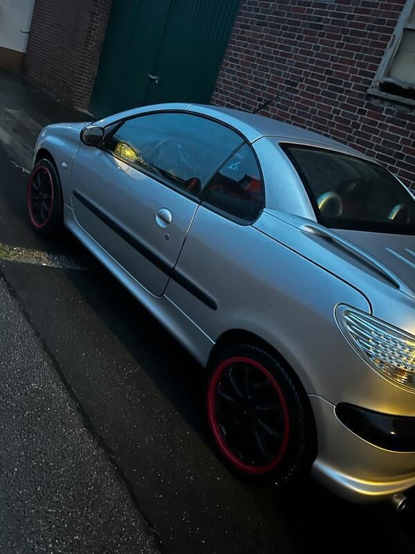 Silber Gebraucht 2001 Peugeot 206 CC Cabrio | 2.000 € (Fairer Preis) - Bild 1/4