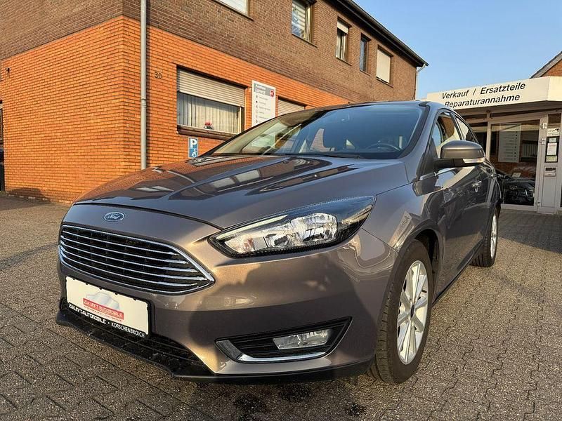Używany Ford Focus Titanium 101 KM (74 kW) 2015 Brązowy Sedan/Limuzyna