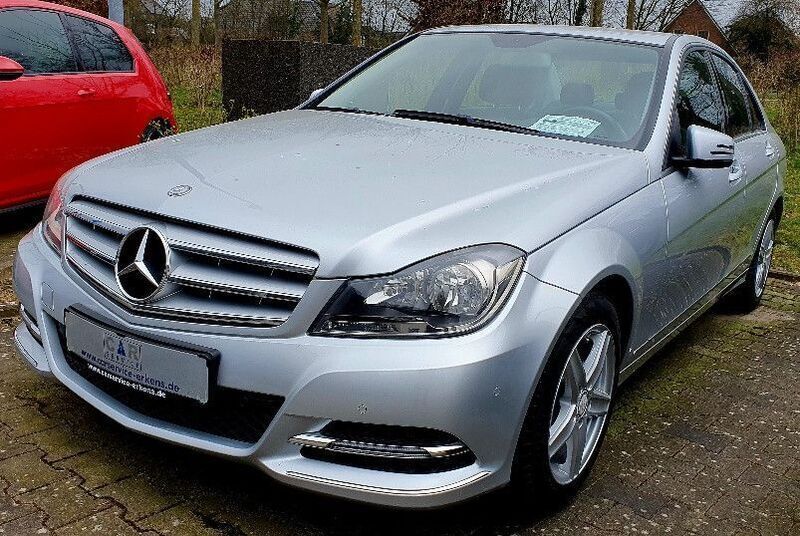 Silber Gebraucht 2013 Mercedes C180 Limousine | 12.310 € (Fairer Preis) - Bild 1/4