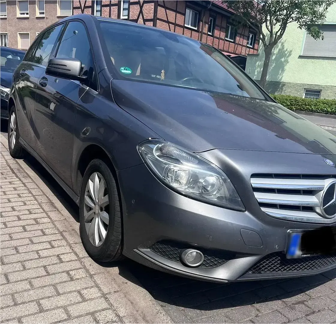 Gebraucht Mercedes B200 156 PS (114 kW) 2013 Silber Kleinwagen