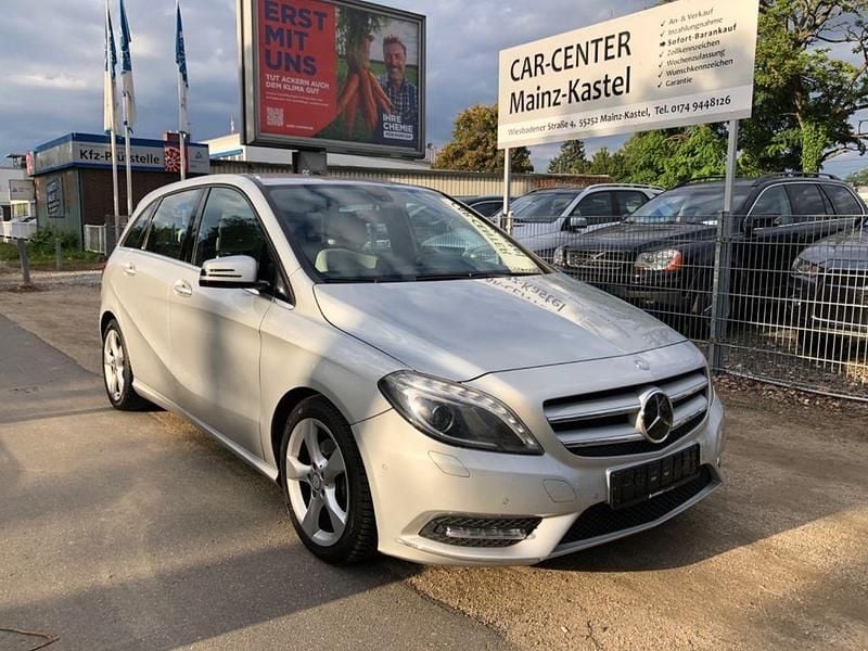 Silber Gebraucht 2013 Mercedes B200 Van / Kleinbus | 7.980 € (Guter Preis) - Bild 1/4
