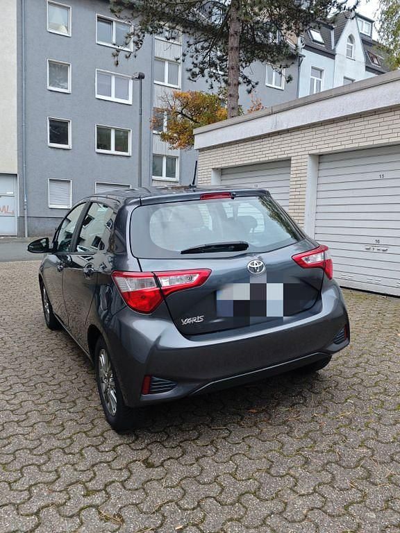 Gebraucht Toyota Yaris Comfort 111 PS (81 kW) 2018 Grau Limousine