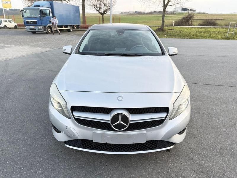 Gebraucht Mercedes A180 109 PS (80 kW) 2012 Silber Limousine