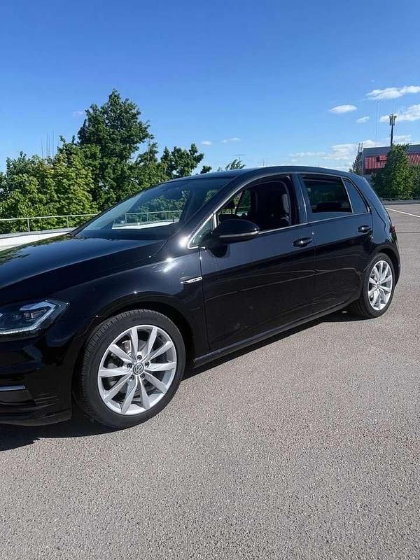 Schwarz Gebraucht 2019 VW Golf VII Highline Kleinwagen | 13.000 € (Superpreis) - Bild 1/4