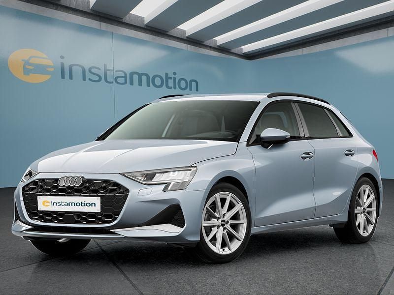 Grau Gebraucht 2025 Audi A3 Sportback Kleinwagen | 37.649 € (Fairer Preis) - Bild 1/4