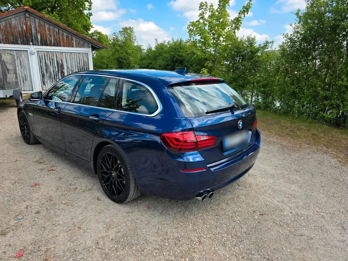 Gebraucht BMW 530 258 PS (189 kW) 2015 Blau Kombi
