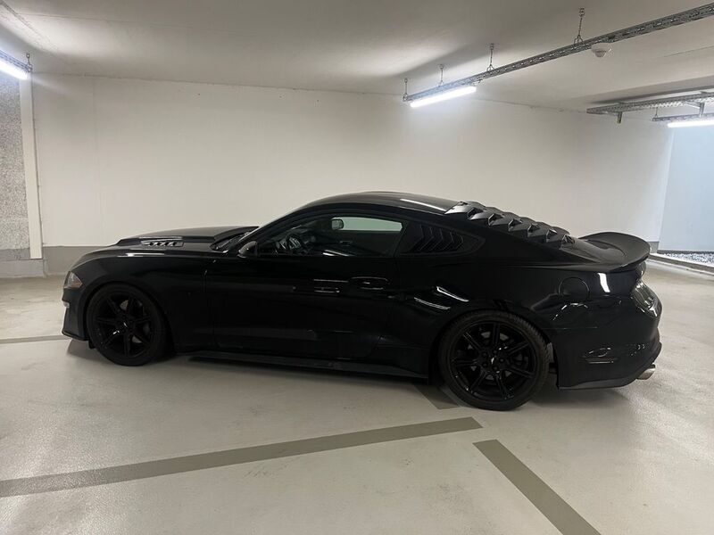 Schwarz Gebraucht 2018 Ford Mustang Premium Coupé | 29.900 € - Bild 1/4