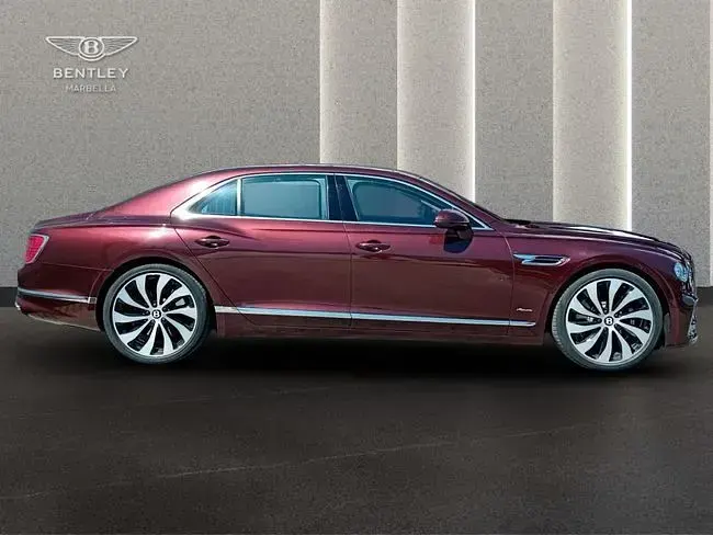 Gebraucht Bentley Flying Spur 544 PS (400 kW) 2025 Rot Limousine