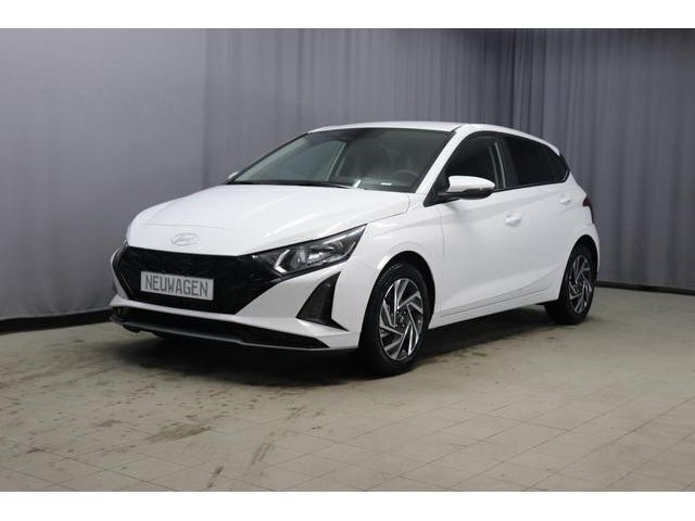 (atlas white) Gebraucht 2023 Hyundai i20 Kleinwagen | 18.980 € (Fairer Preis) - Bild 1/4