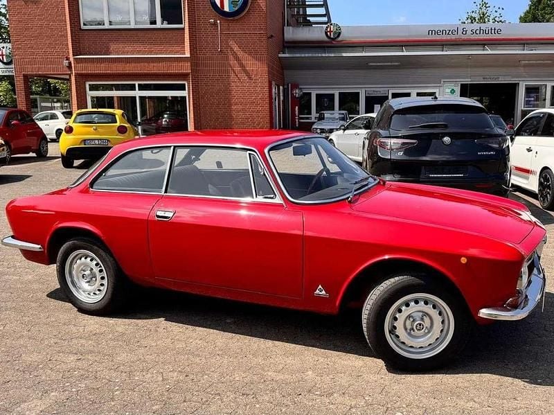 Rosso Gebraucht 1973 Alfa Romeo GT Junior Coupé | 42.890 € - Bild 1/4