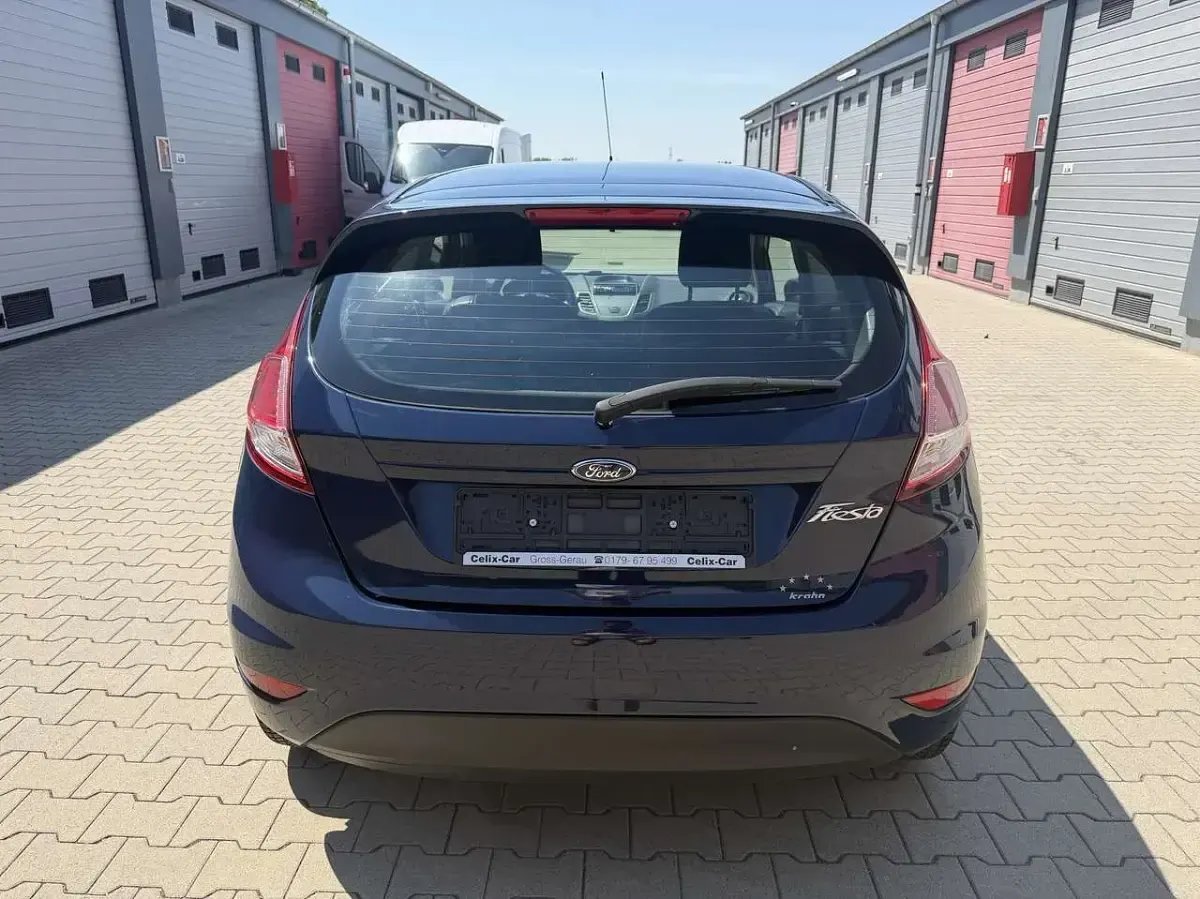 Gebraucht Ford Fiesta Ambiente 60 PS (44 kW) 2016 Blazerblau Kleinwagen