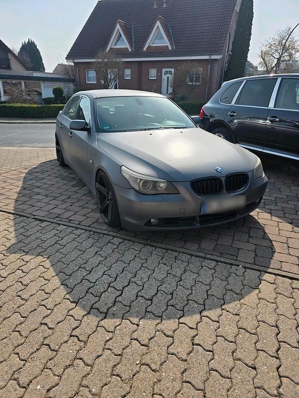 Gebraucht BMW 545 333 PS (244 kW) 2003 Silber Limousine