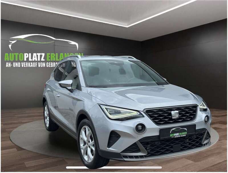 "urban" silber Gebraucht 2022 Seat Arona FR SUV | 21.390 € (Guter Preis) - Bild 1/4