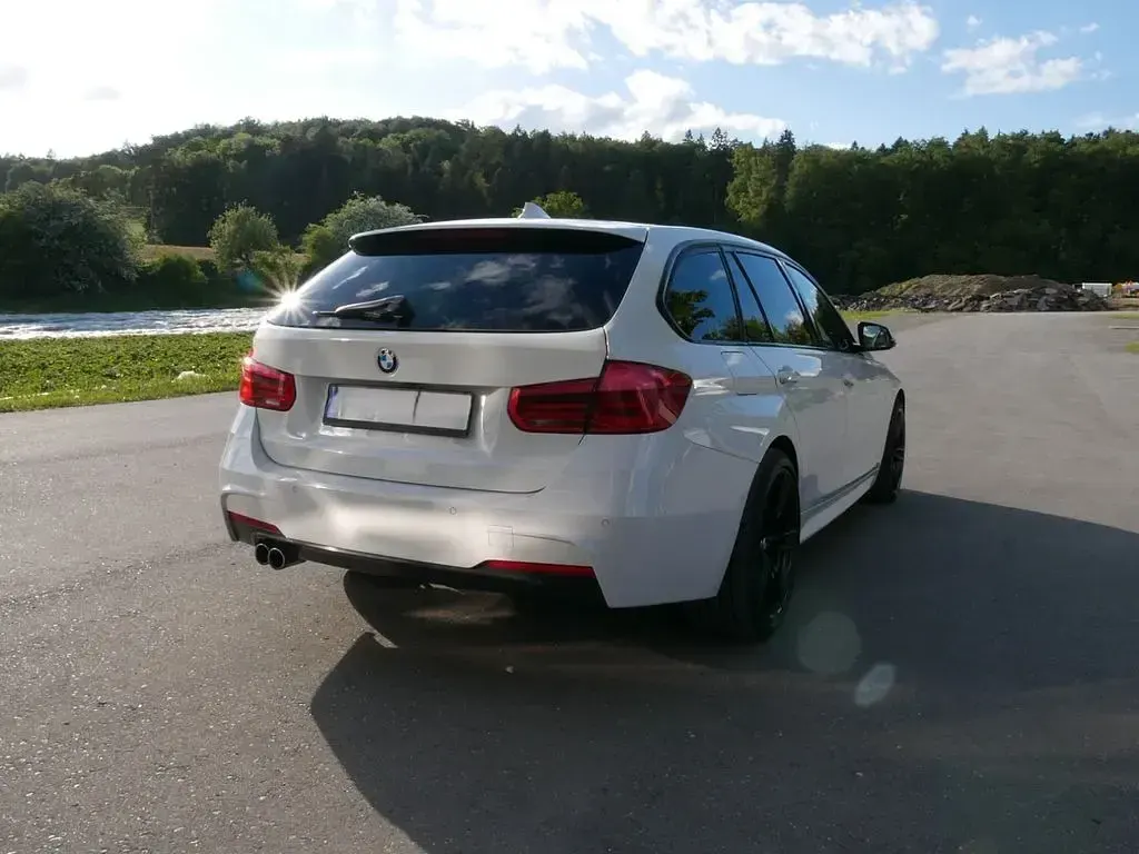 Gebraucht BMW 330 M Sport 258 PS (189 kW) 2017 Weiß Kombi