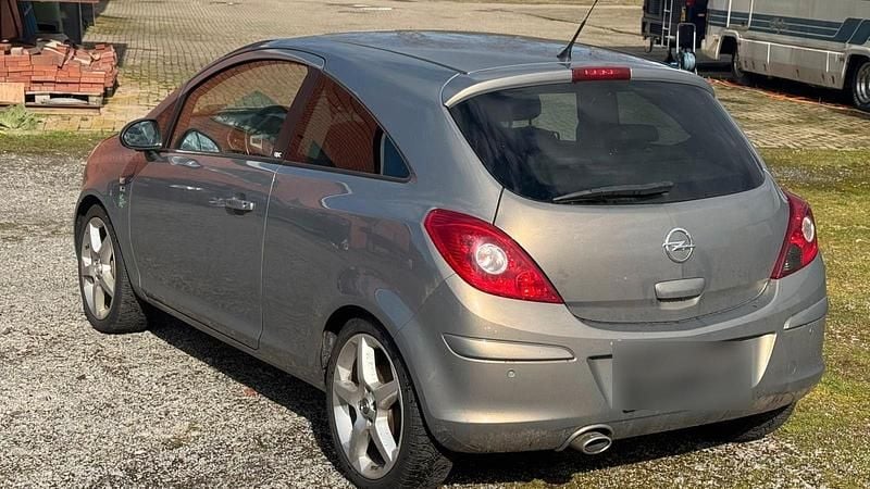 Gebraucht Opel Corsa Selection 95 PS (69 kW) 2012 Gelb Kleinwagen