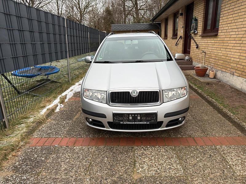 Silber Gebraucht 2005 Skoda Fabia Kombi | 1.200 € (Guter Preis) - Bild 1/4