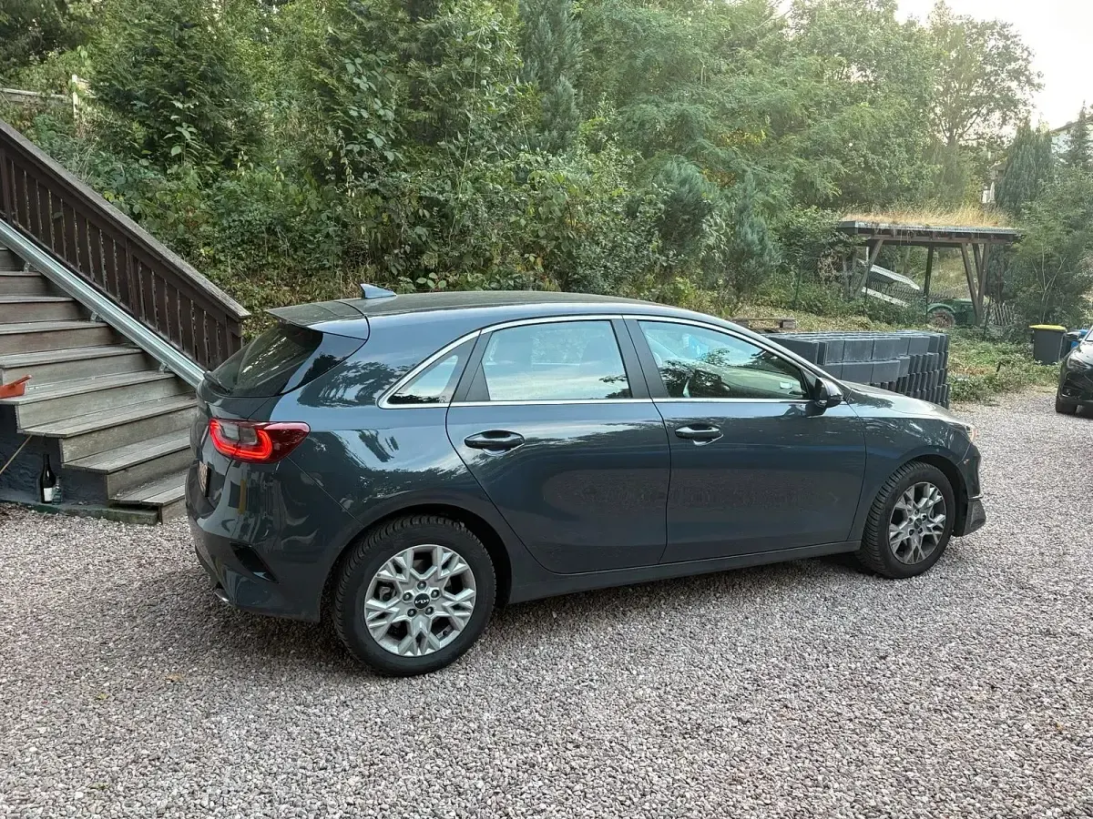 Gebraucht Kia Ceed 140 PS (102 kW) 2026 Grau Kleinwagen