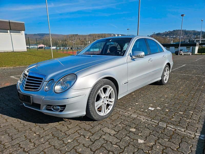 Silber Gebraucht 2007 Mercedes 320 Avantgarde Limousine | 12.200 € (Fairer Preis) - Bild 1/4