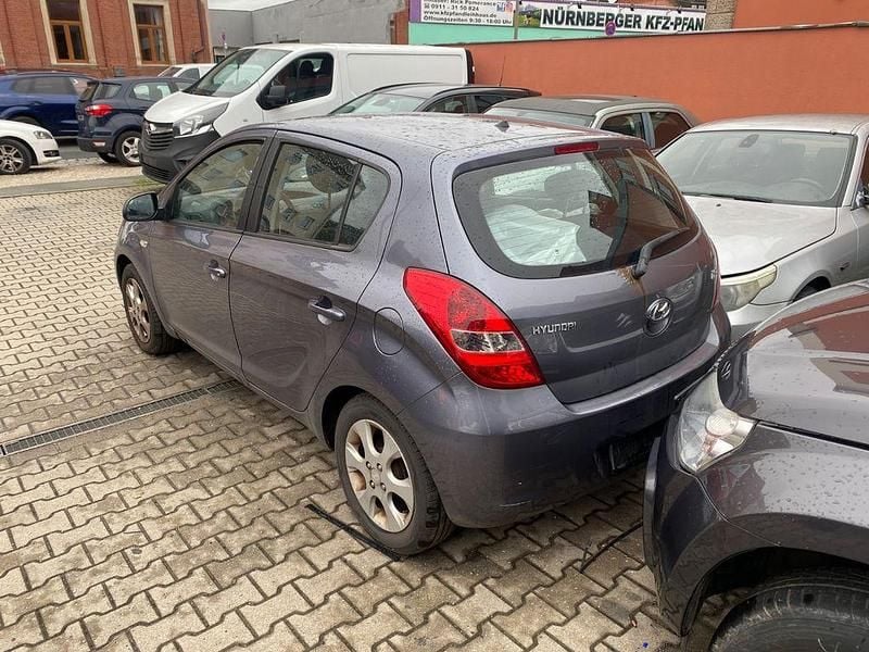 Gebraucht Hyundai i20 Classic 101 PS (74 kW) 2009 Grau Limousine