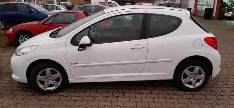 Weiß Gebraucht 2009 Peugeot 207 Limousine | 1.800 € (Fairer Preis) - Bild 1/2