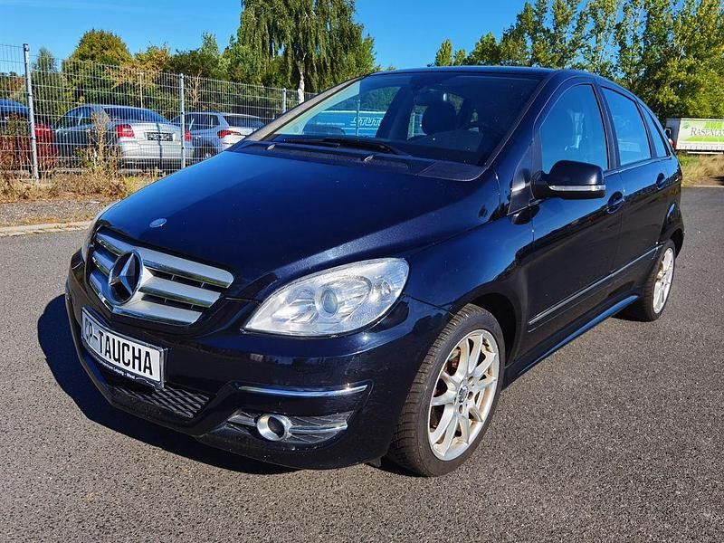 Schwarz Gebraucht 2010 Mercedes 200 Limousine | 2.900 € (Superpreis) - Bild 1/4