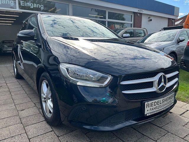 Schwarz Gebraucht 2020 Mercedes B200 Van / Kleinbus | 18.980 € (Guter Preis) - Bild 1/4