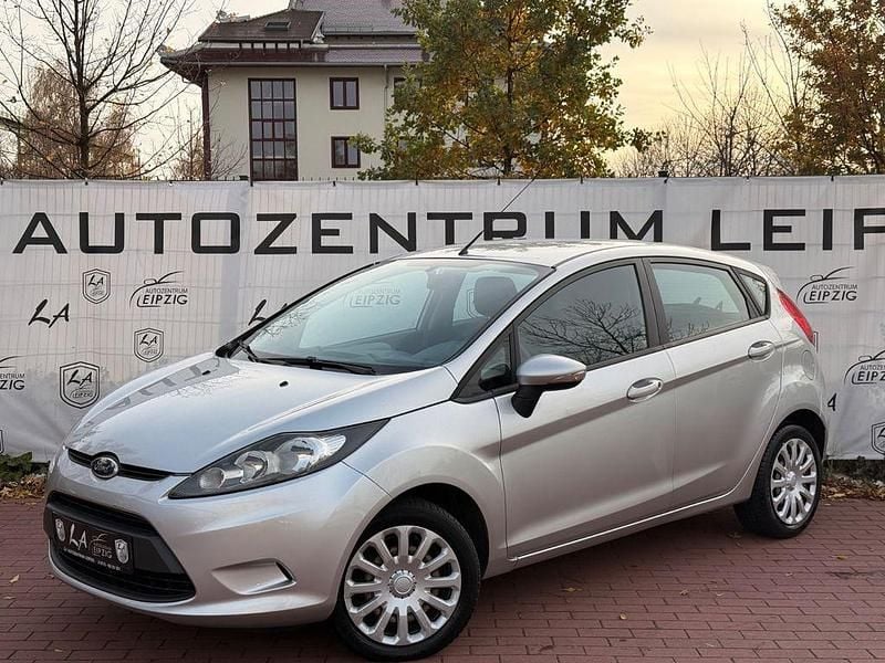 Silber Gebraucht 2010 Ford Fiesta Trend Limousine | 4.580 € (Fairer Preis) - Bild 1/4