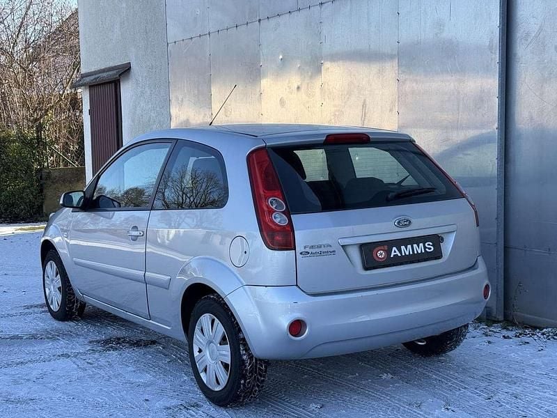 Gebraucht Ford Fiesta 80 PS (58 kW) 2008 Silber Kleinwagen