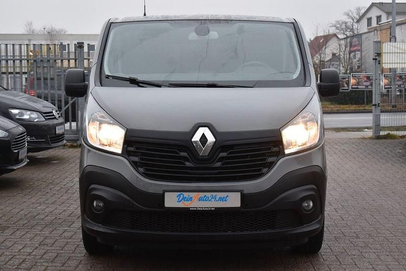 Gebraucht Renault Trafic Expression 145 PS (106 kW) 2018 Grau Van / Kleinbus