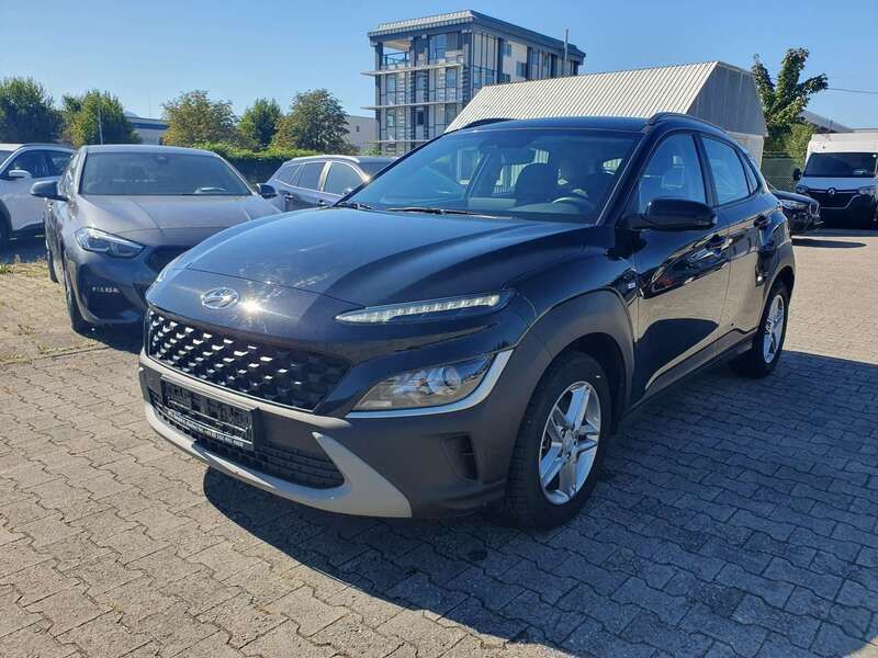Phantom black / mic Gebraucht 2022 Hyundai Kona Select SUV | 16.299 € (Superpreis) - Bild 1/4