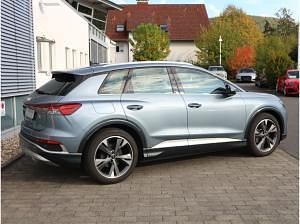 Gebraucht Audi Q4 e-tron 219 kW (299 PS) 2022 Blau (geysirblau metallic) SUV