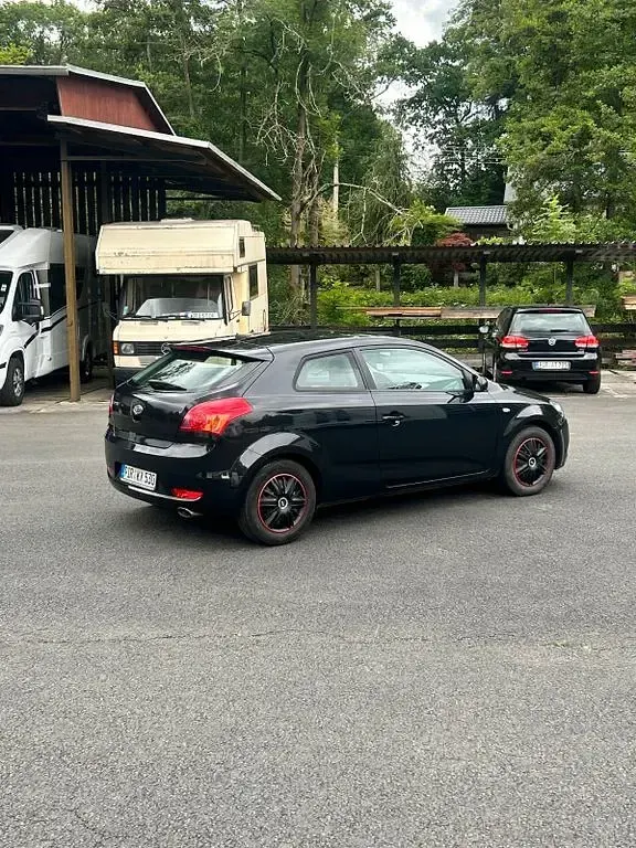 Gebraucht Kia ProCeed Spirit 126 PS (92 kW) 2011 Schwarz Kleinwagen