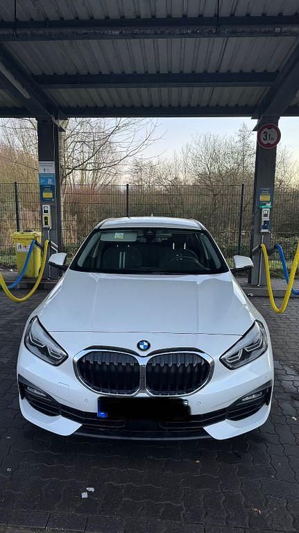Weiß Gebraucht 2020 BMW 118 Kleinwagen | 19.300 € (Etwas zu teuer) - Bild 1/4