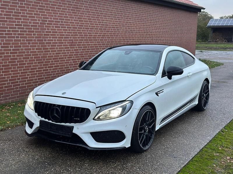 Weiß Gebraucht 2018 Mercedes C200 Coupé | 21.300 € - Bild 1/4